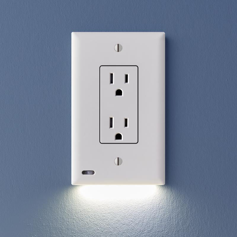 Guidelight 2 plus - Automatic On/Off Pathway and Accent Lighting Outlet Cover
