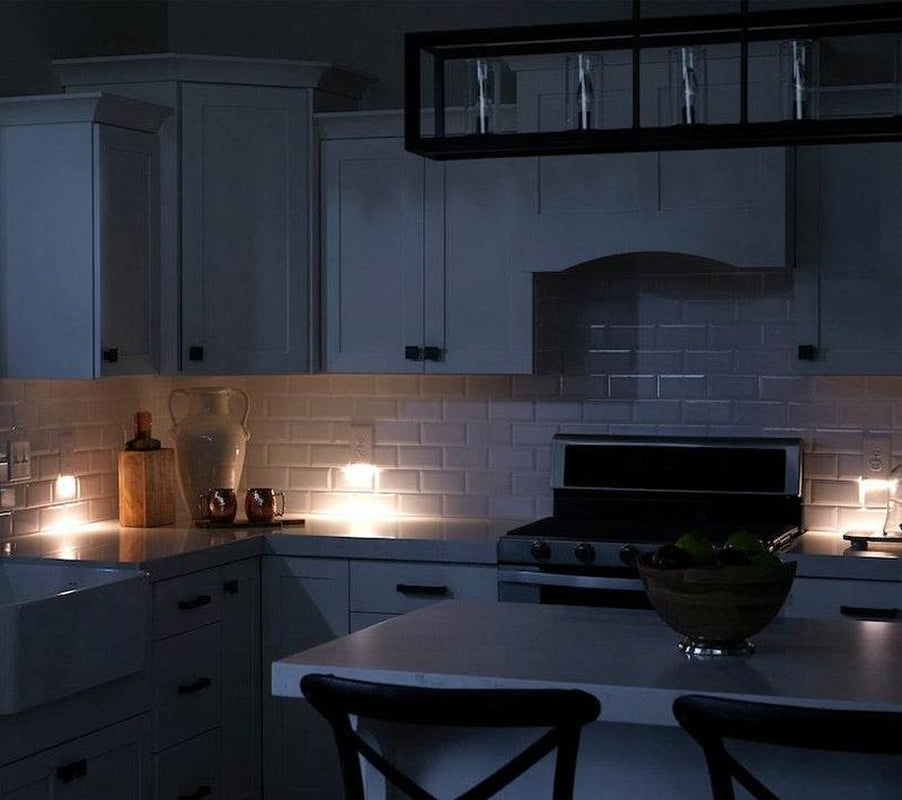 Guidelight 2 plus - Automatic On/Off Pathway and Accent Lighting Outlet Cover